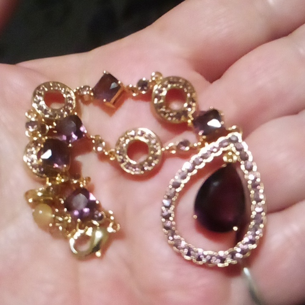 Beautiful Gold Tone Purple Stone Bracelet NVC